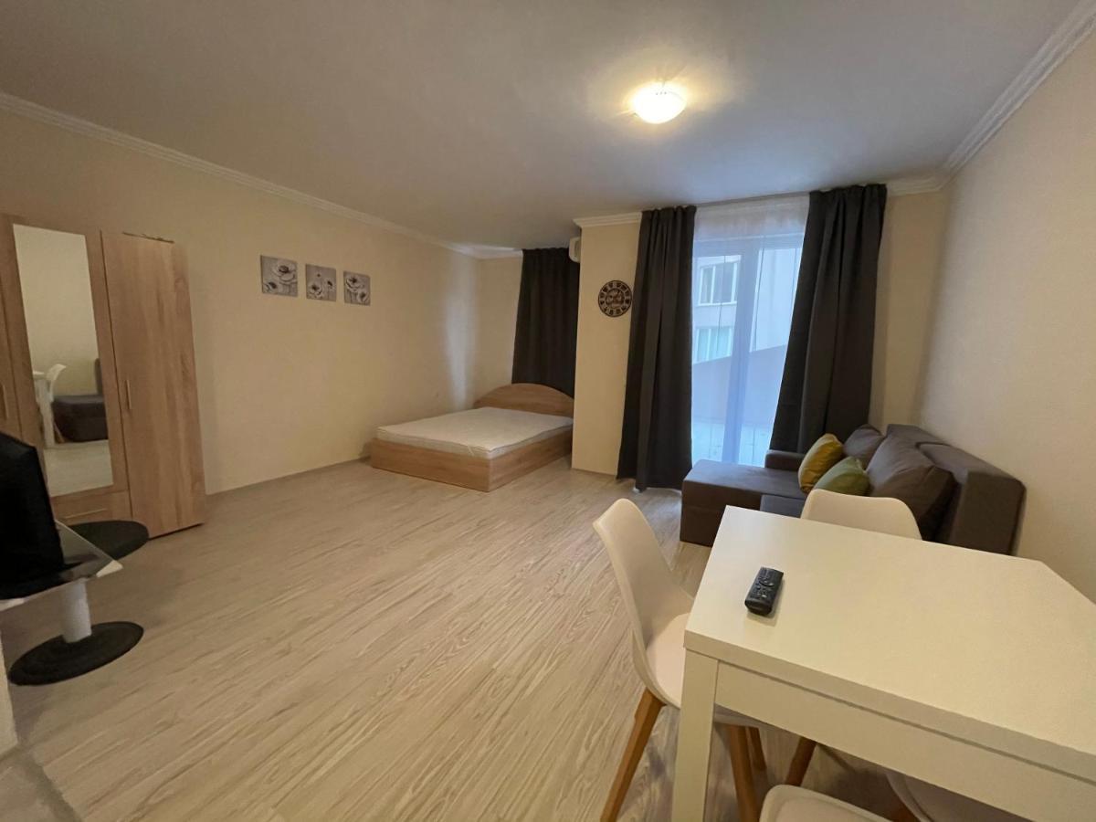 Apartments In Vip Classic サニービーチ エクステリア 写真